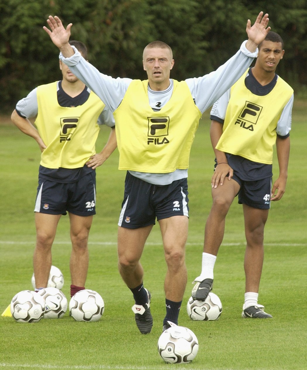 Deník Sport v roce 2002 navštívil Tomáše Řepku v době, kdy působil jako obránce West Hamu