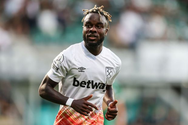 Maxwel Cornet v dresu West Hamu Maxwel Cornet v dresu West Hamu