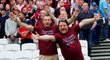 Fanoušci West Hamu si užívají atmosféru zápasu s Bournemouthem
