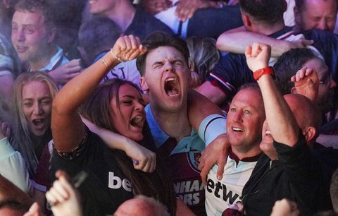 Radost ve fanzóně West Hamu na Letné