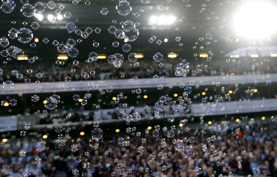 Parádní atmosféra během posledního zápasu West Hamu na starém stadionu