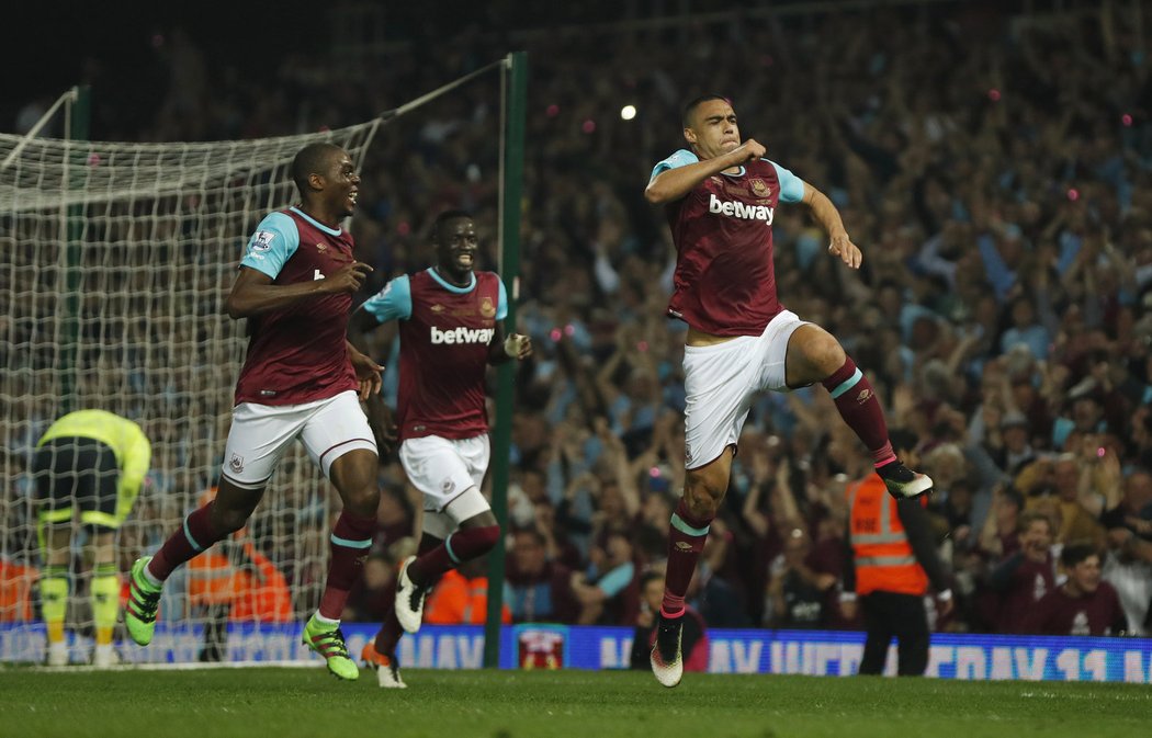 Winston Reid slaví branku do sítě Manchesteru United