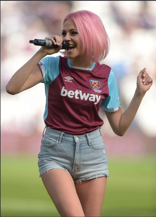 Pixie Lottová fandí West Ham United.