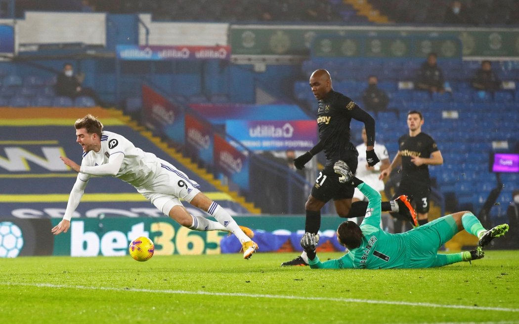 Penaltový souboj hned zkraje duelu Leedsu s West Hamem