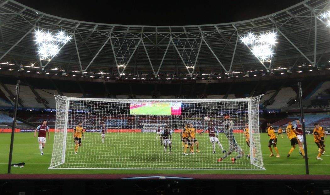 Tento gól nakonec nebyl Tomáši Součkovi přiznán, West Ham se dostal do vedení 3:0