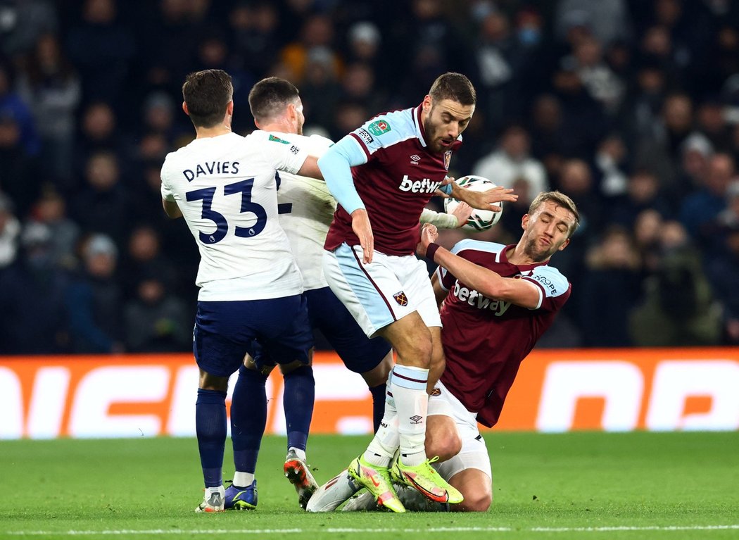 Tomáš Souček v zápase proti Tottenhamu