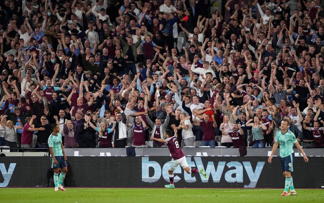 West Ham si poprvé po 541 dnech zahrál doma před zaplněnými tribunami