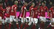 Fotbalisté Bayernu slaví gól do sítě Lipska