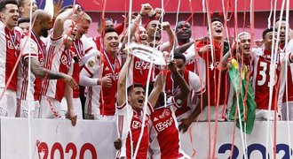 Skvělé gesto! Ajax roztavil trofej a odlil z ní hvězdičky pro fanoušky