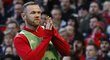 V Manchesteru je Rooney ikonou, ale místo v sestavě ztrácí