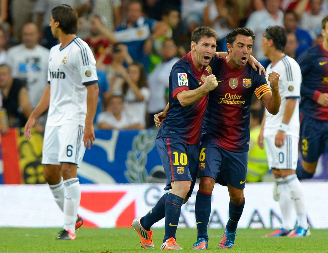 ANO! Messi a Xavi slaví gól, který zařídil prvně jmenovaný