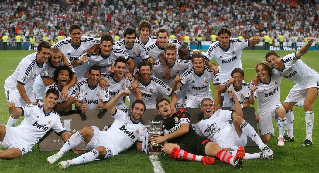 Real Madrid porazil v odvetě španělského Superpoháru Barcelonu 2:1 a radují se z další trofeje