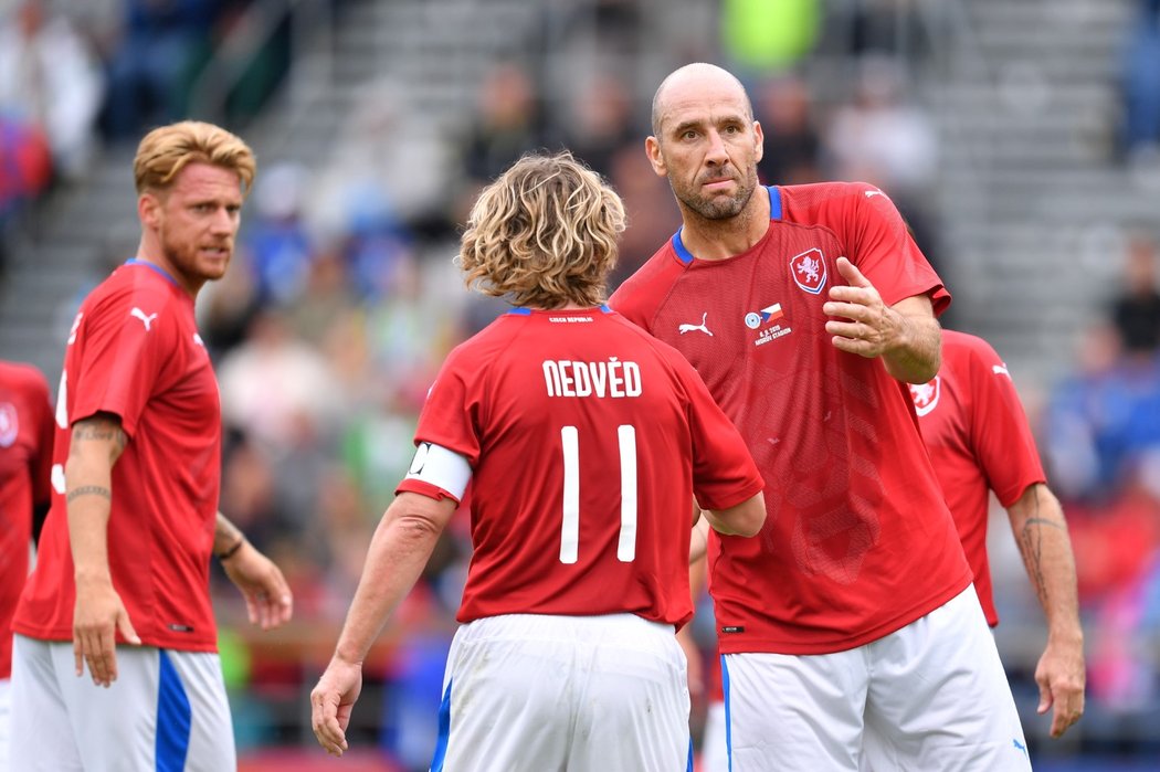 Jan Koller a Pavel Nedvěd v utkání legend reprezentace a Olomouce