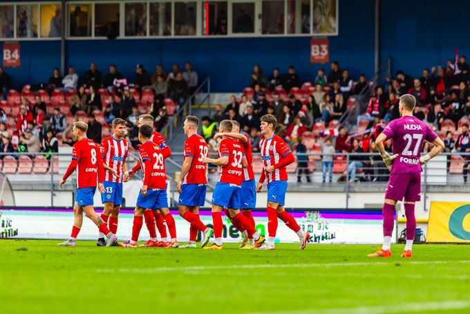 Kapitán Zbrojovky Hofmann: Štěstí, že je vedle mě Kaká. Výhra má přinést klid Kapitán Zbrojovky Hofmann: Štěstí, že je vedle mě Kaká. Výhra má přinést klid