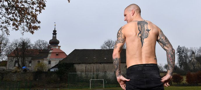 Fotbalista Zdeněk Ondrášek a jeho tetování