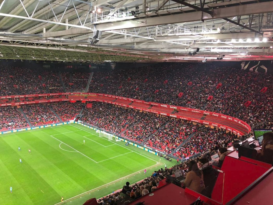 48 tisíc fanoušků přilákal zápas ženského fotbalu na stadionu Athletiku Bilbao. Jedná s eo nový evropský rekord