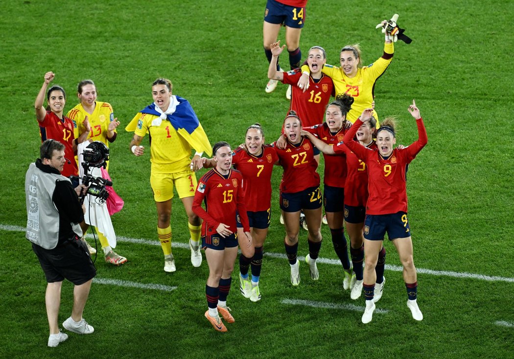 Španělky se radují z triumfu