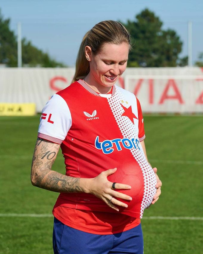 Svitková je těhotná a přerušuje kariéru: Smečka se nám rozroste o dalšího člena Svitková je těhotná a přerušuje kariéru: Smečka se nám rozroste o dalšího člena