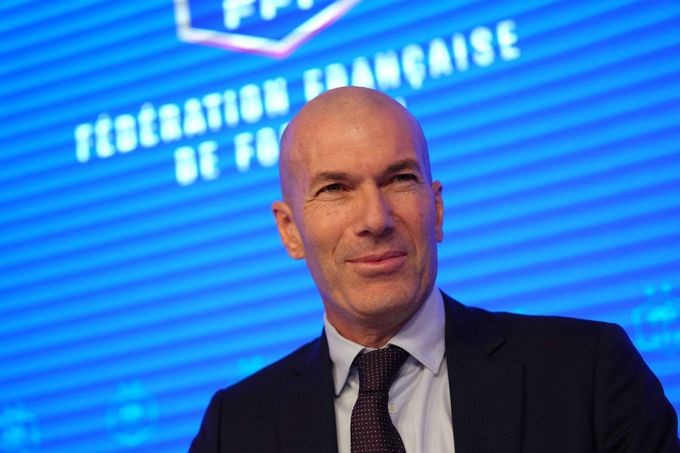 Zidane přebírá Francii: Jediná věc, kterou jsem chtěl dělat. Klubové nabídky odmítal Zidane přebírá Francii: Jediná věc, kterou jsem chtěl dělat. Klubové nabídky odmítal
