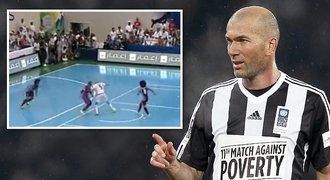 VIDEO: Zidane pořád umí! Společně se synem bavil na futsale