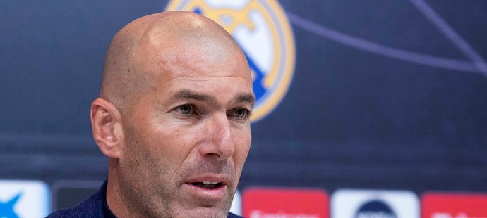 Zinedine Zidane na tiskové konferenci oznamuje, že končí jako trenér Realu Madrid