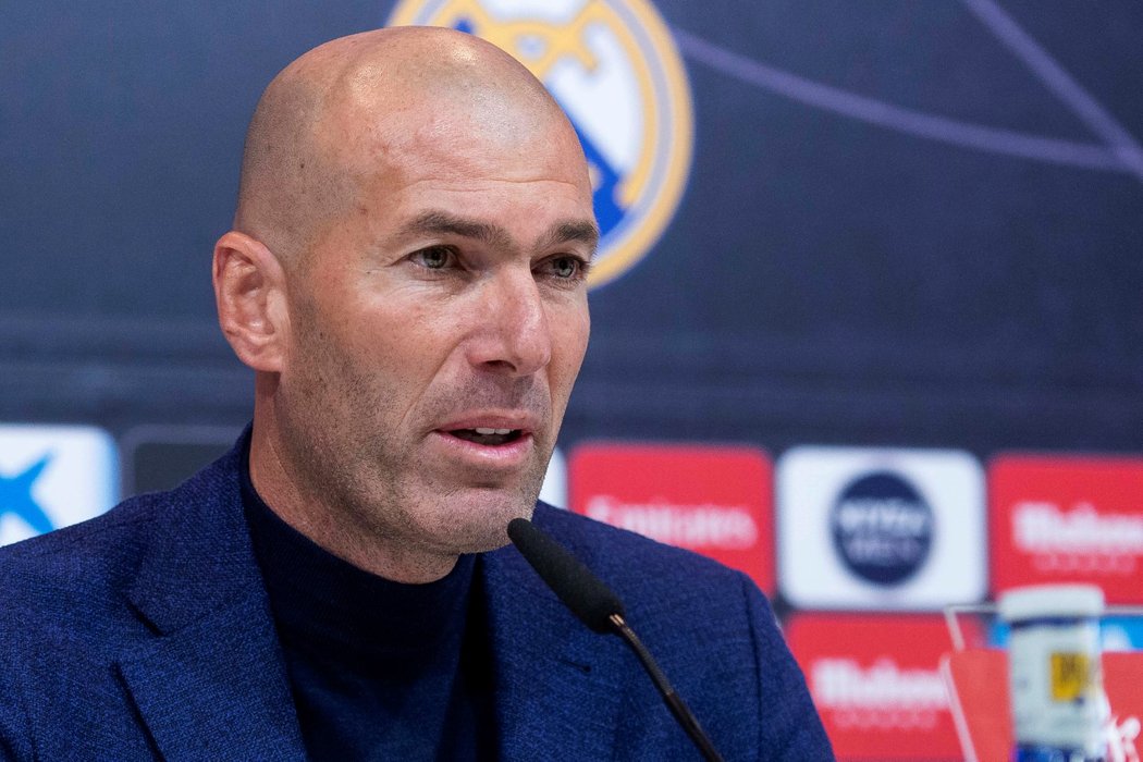 Zinedine Zidane na tiskové konferenci oznamuje, že končí jako trenér Realu Madrid