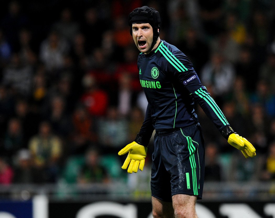 Petr Čech diriguje obranu Chelsea i reprezentace