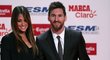 Lionel Messi šel přebrat Zlatou kopačku pro nejlepšího střelce v evropských soutěžích za sezonu 2016/2017 i s manželkou Antonellou Roccuzzo a synem Thiagem