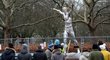 Poničená socha švédské fotbalové legendy Zlatana Ibrahimovice v Malmö