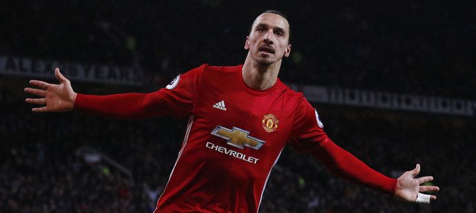Švédský útočník Zlatan Ibrahimovic slaví jednu z branek v dresu Manchesteru United