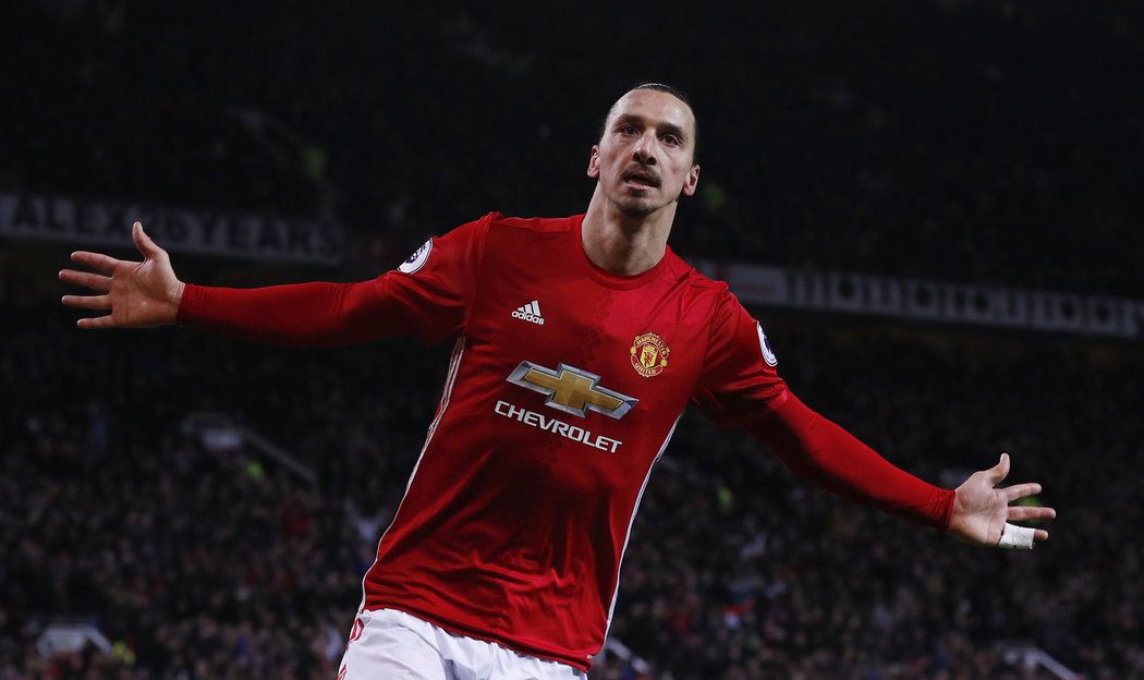 Švédský útočník Zlatan Ibrahimovic slaví jednu z branek v dresu Manchesteru United