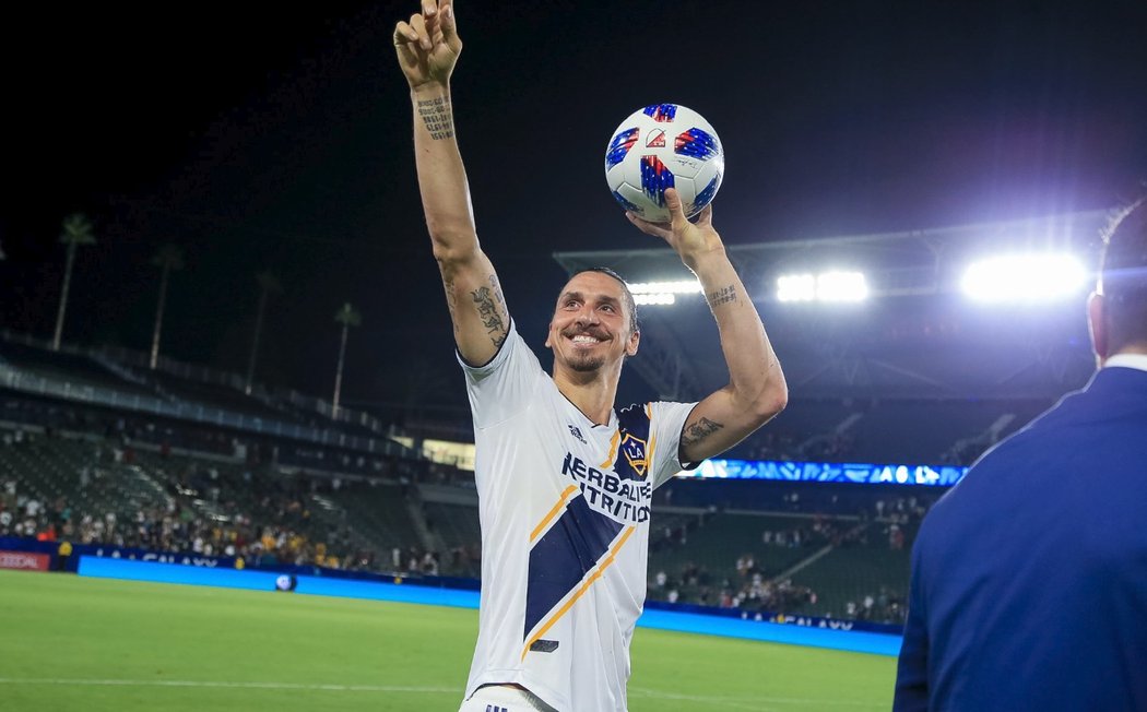 Zlatan Ibrahimovic si v zámořské fotbalové lize MLS připsal první hattrick. Hvězdný švédský útočník stihl dát tři góly za 24 minut a rozhodl o vítězství Los Angeles Galaxy nad hosty z Orlanda 4:3.