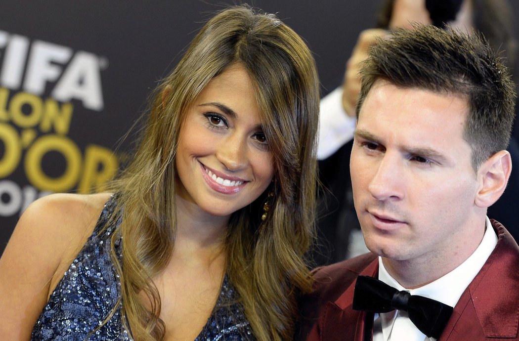Lionel Messi na předávání Zlatého míče s přítelkyní Antonellou Roccuzzo