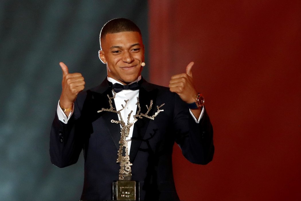 Vítěz Kopa Trophy (pro nejlepšího hráče do 21 let) Kylian Mbappé