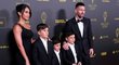 Lionel Messi převzal zlatý míč v doprovodu rodiny