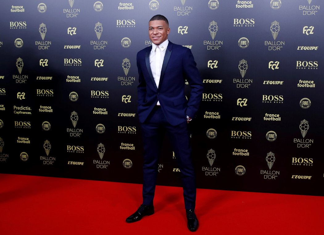 Útočník PSG Kylian Mbappé na slavnostním vyhlášení Zlatého míče