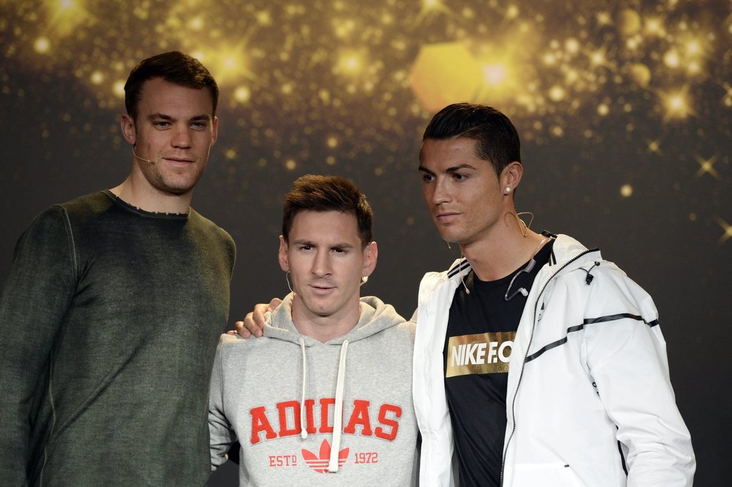 Kandidáti na Zlatý míč za rok 2014. Zleva Manuel Neuer (Bayern Mnichov), Lionel Messi (Barcelona) a Cristiano Ronaldo (Real Madrid).