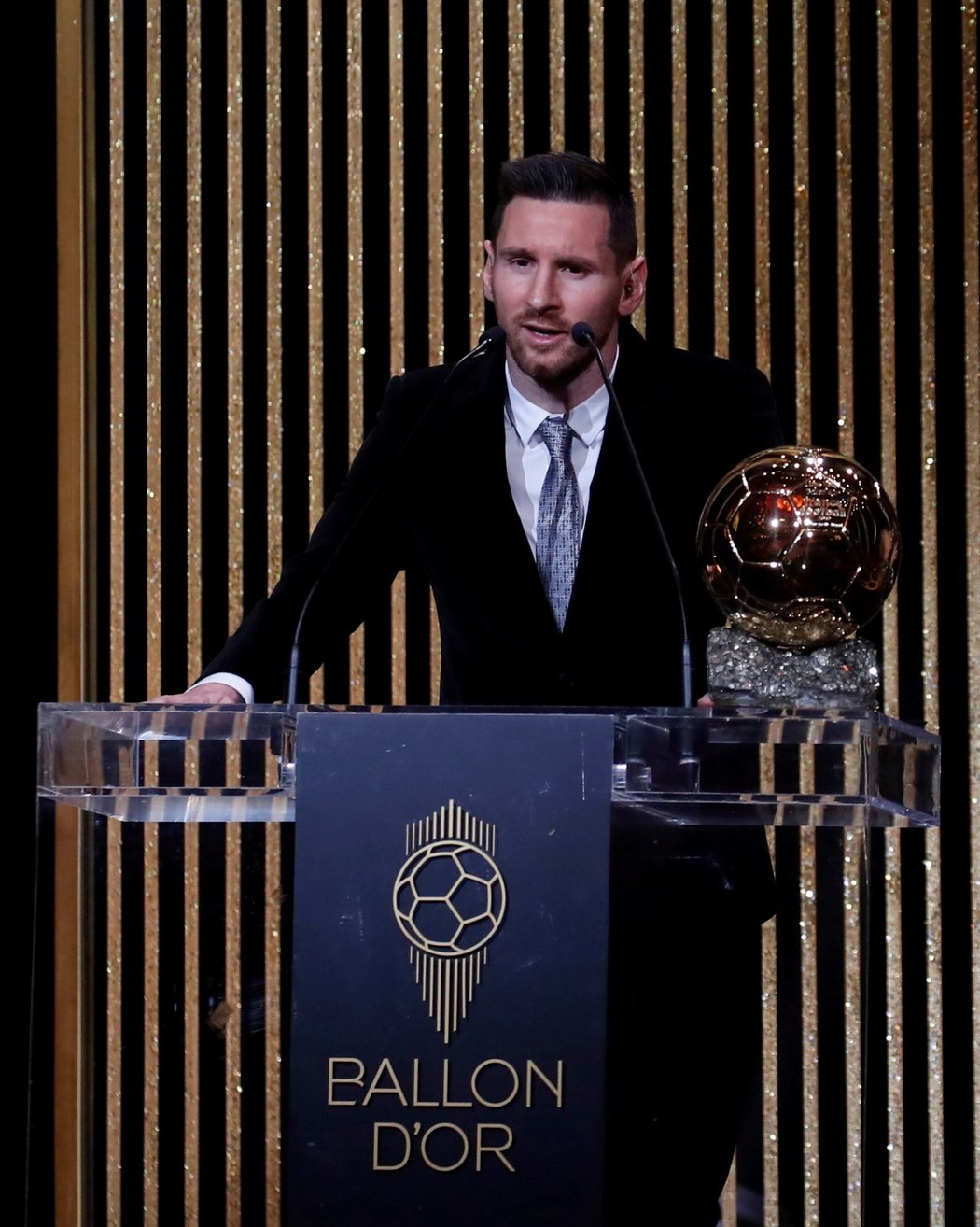 Lionel Messi krátce poté, co převzal Zlatý míč pro nejlepšího fotbalistu za rok 2019