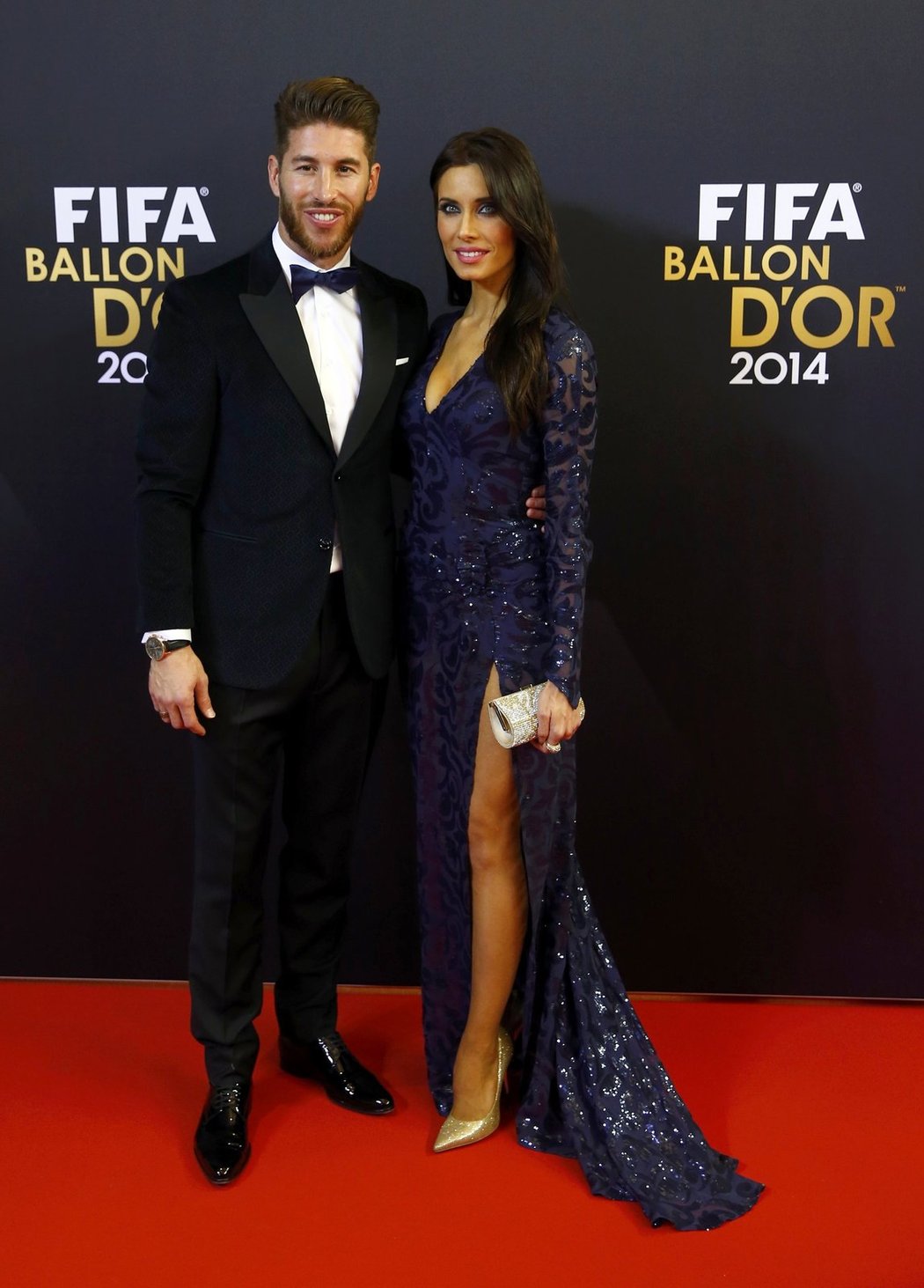 Stoper Realu Madrid Sergio Ramos na gvyhlášení ankety Zlatý míč v doprovodu partnerky Pilar Rubio