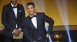 Cristiano Ronaldo se usmíval, potřetí v kariéře vyhrál Zlatý míč