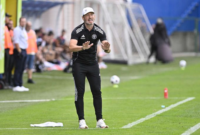 Polovina z nich na to nemá! Upřímný kouč tepal Zlín po další porážce. Diváků litoval Polovina z nich na to nemá! Upřímný kouč tepal Zlín po další porážce. Diváků litoval