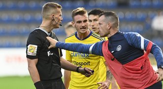 Dvanáct zápasů STOP pro kondičáka Slovanu! Hradec zná trest za rasismus