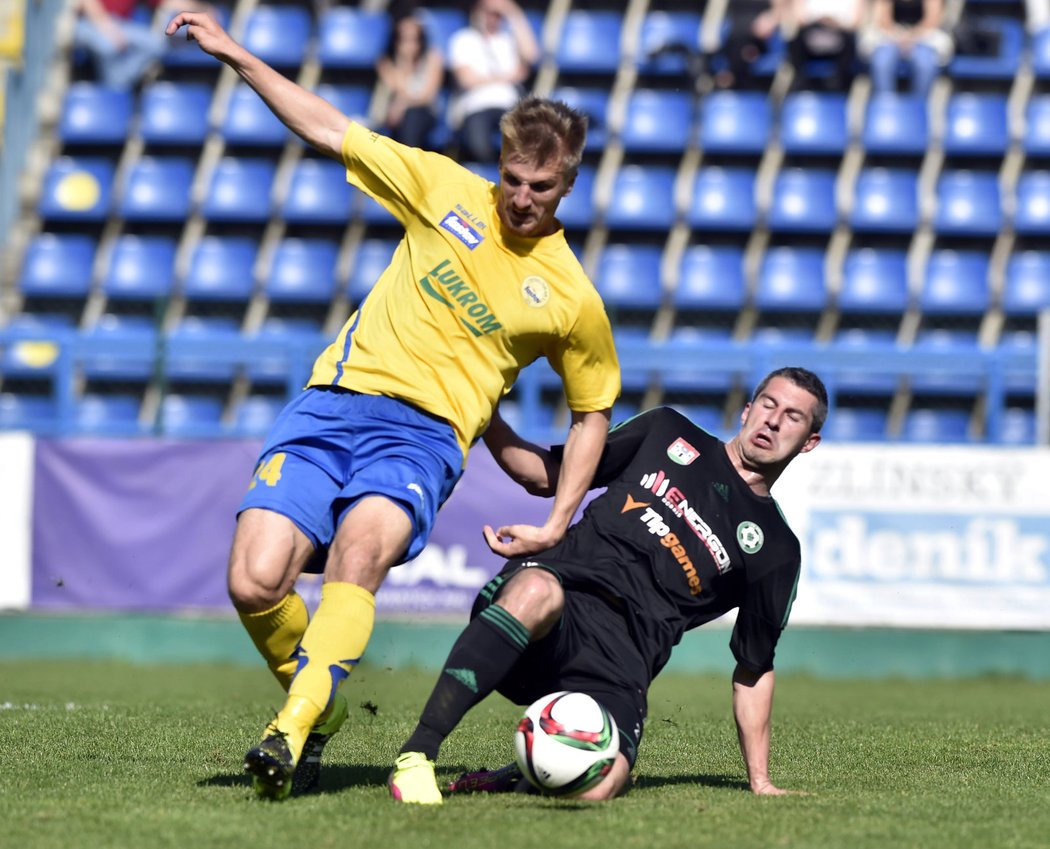    Zleva Jakub Jugas ze Zlína a Tomáš Pilík z Přibrami