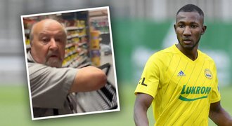 Útok na fotbalistu Zlína. Rasista ho v obchodě urážel a mlátil košíkem