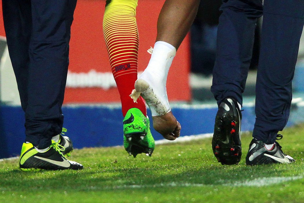 Pravá poraněná noha brazilského útočníka Neymara po utkání s Getafe
