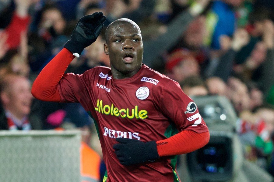 Junior Malanda v době, kdy hrál za belgický Zulte Waregem