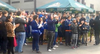 BOJKOT! Příznivci Olomouce i Baníku fandili pouze před stadionem