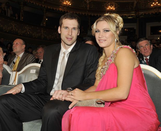Petr Čech s manželkou Martinou na vyhlášení Fotbalisty roku 2010 Petr Čech s manželkou Martinou na vyhlášení Fotbalisty roku 2010