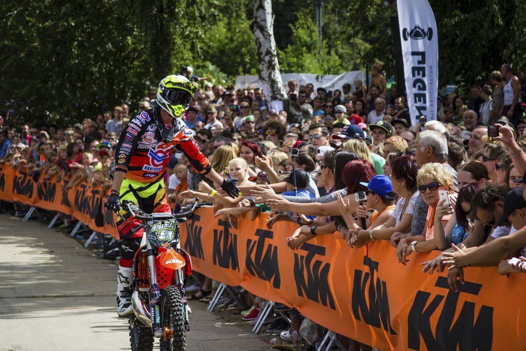 Freestyle motokros, veleskoky na trampolíně, jezdci na BMX nebo vystoupení parkouru. To slibuje 12. ročník „Pilníkova pozdního odpoledne,“ které se uskuteční v 8. července.