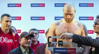 Boxerský SUPER zápas byl v ohrožení. Fury chtěl souboj zrušit